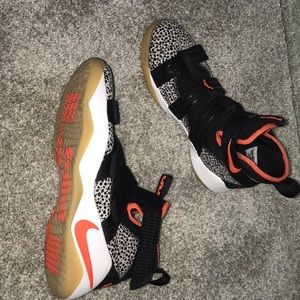 basketball/everyday shoes